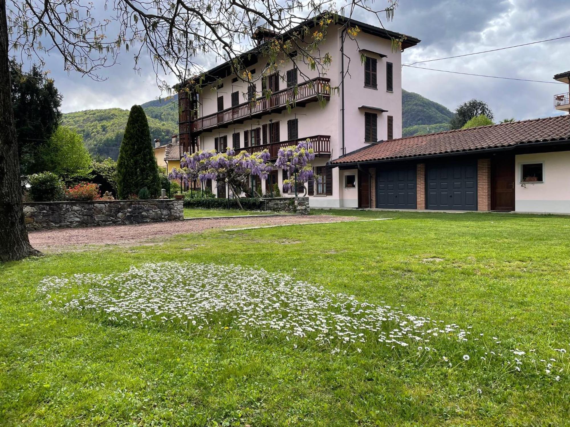 Dimora Fiorita Junior My Holiday Home Varallo Exterior foto